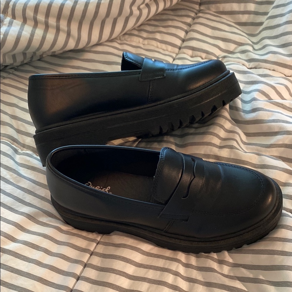 Qupid Black Loafers Timeless Slip-On Design - Picture 1 of 6